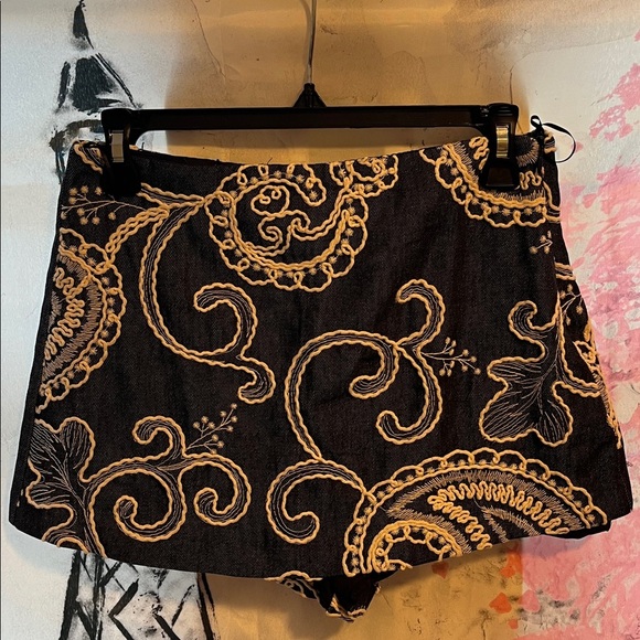NWT ZARA 2025 collection blogger fav EMBROIDERED SKORT SIZE S & M
🚨FIRM PRICE - Picture 7 of 16